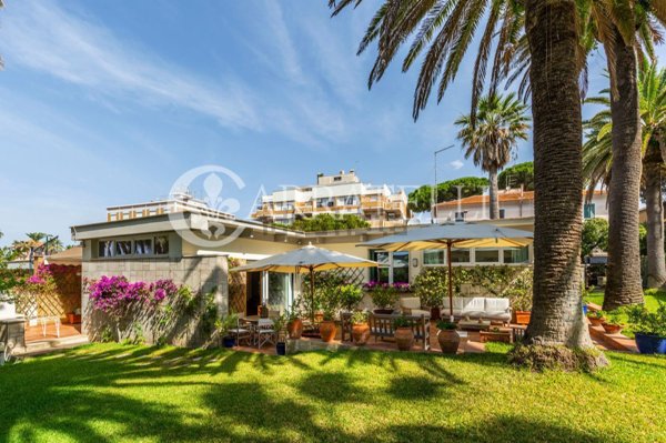 casa indipendente in vendita a Santa Marinella