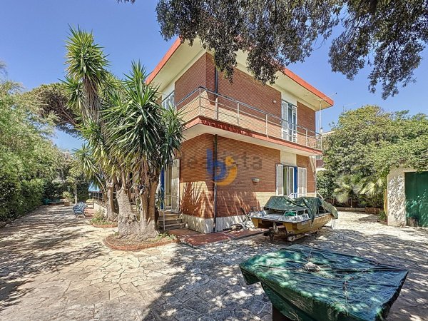 casa indipendente in vendita a Santa Marinella