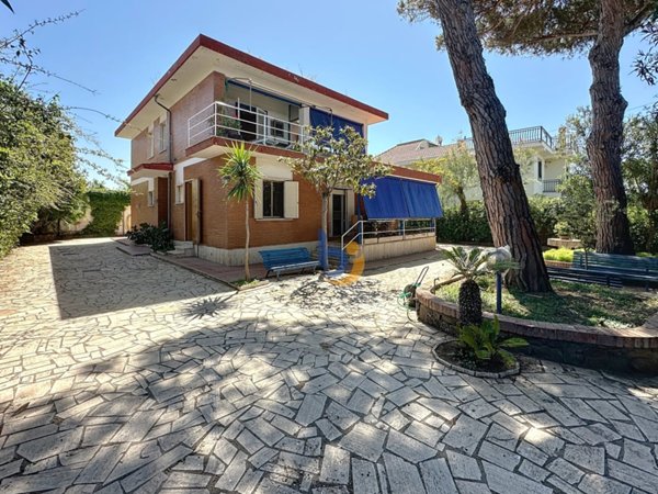 casa indipendente in vendita a Santa Marinella