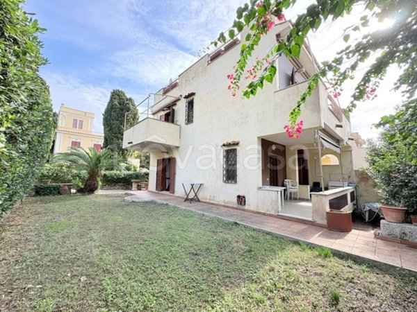 casa indipendente in vendita a Santa Marinella