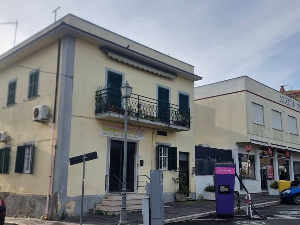 locale commerciale in vendita a Santa Marinella