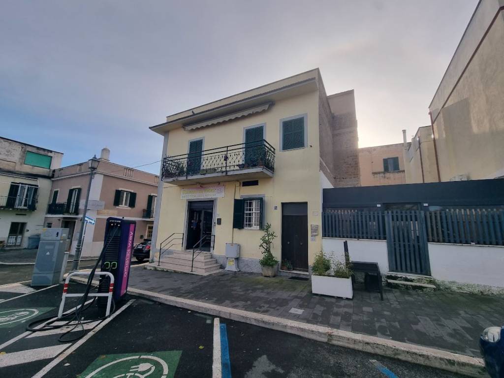 negozio in vendita a Santa Marinella