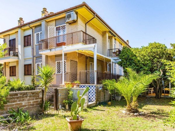 casa indipendente in vendita a Santa Marinella in zona Santa Severa