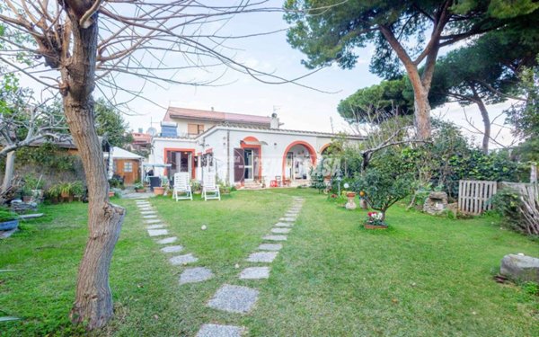 casa indipendente in vendita a Santa Marinella