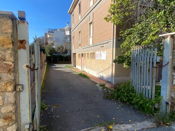 intera palazzina in vendita a Santa Marinella