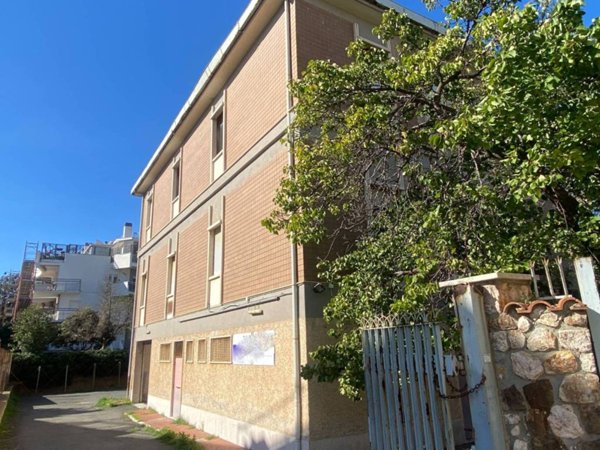 intera palazzina in vendita a Santa Marinella