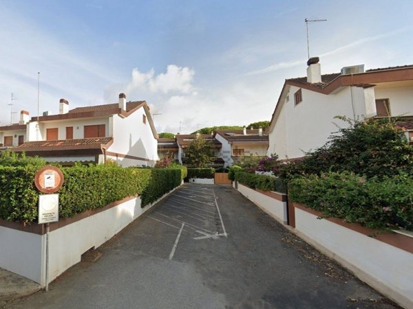 casa indipendente in vendita a Santa Marinella in zona Santa Severa