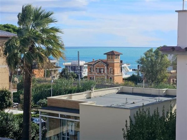 casa indipendente in vendita a Santa Marinella