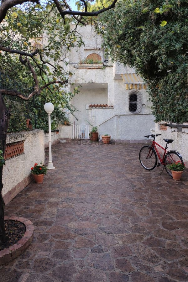 esavano in vendita a Santa Marinella in zona Santa Severa