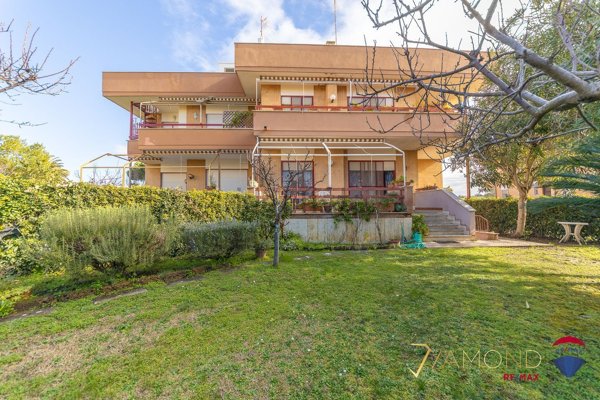 casa indipendente in vendita a Santa Marinella