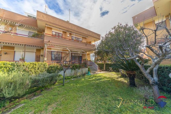 casa indipendente in vendita a Santa Marinella