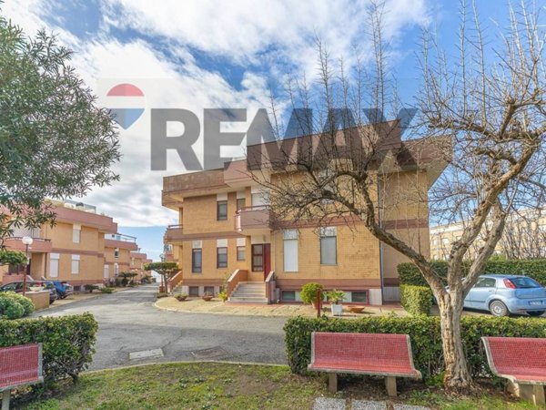 casa indipendente in vendita a Santa Marinella