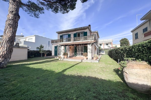 casa indipendente in vendita a Santa Marinella in zona Santa Severa