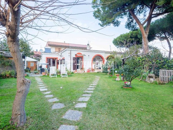casa indipendente in vendita a Santa Marinella