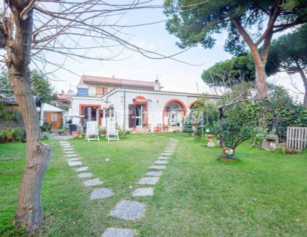 casa indipendente in vendita a Santa Marinella