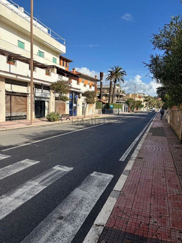 locale commerciale in vendita a Santa Marinella