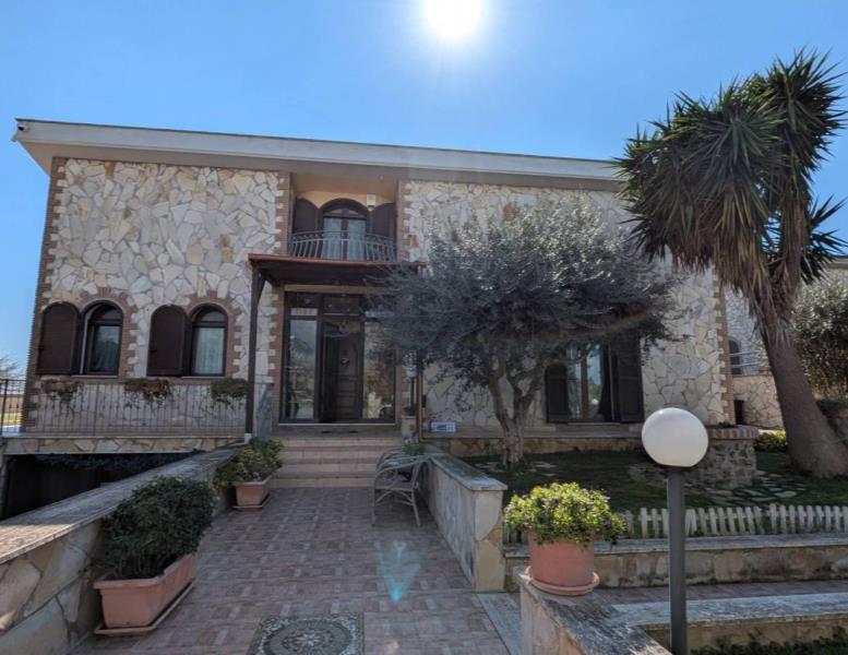 casa indipendente in vendita a Santa Marinella