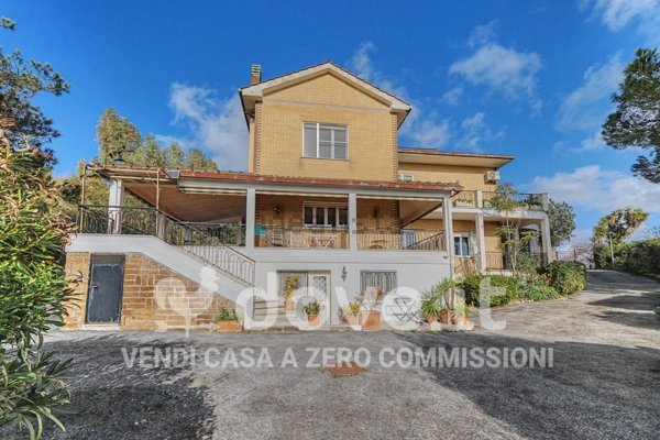 casa indipendente in vendita a Santa Marinella