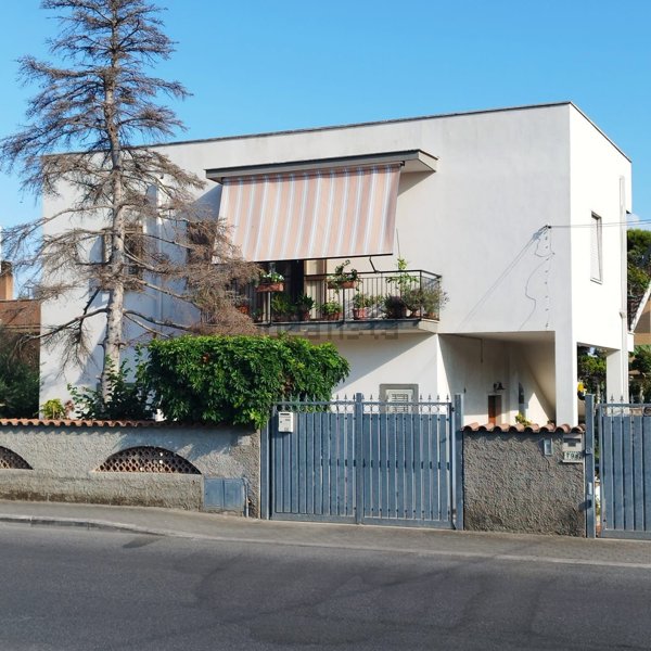 casa indipendente in vendita a Santa Marinella