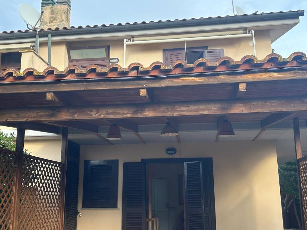 casa indipendente in vendita a Santa Marinella