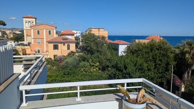 casa indipendente in vendita a Santa Marinella