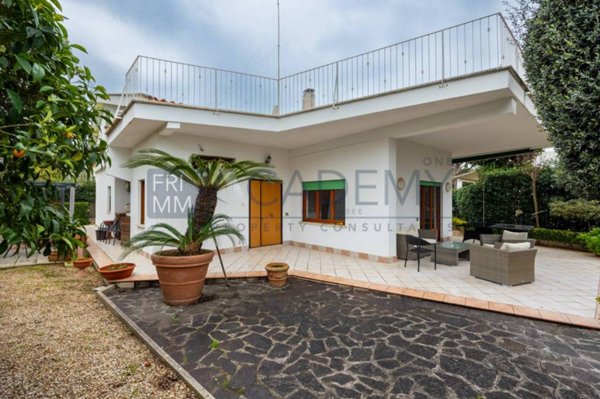 casa indipendente in vendita a Santa Marinella in zona Santa Severa