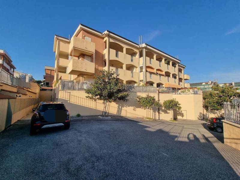 locale commerciale in vendita a Santa Marinella