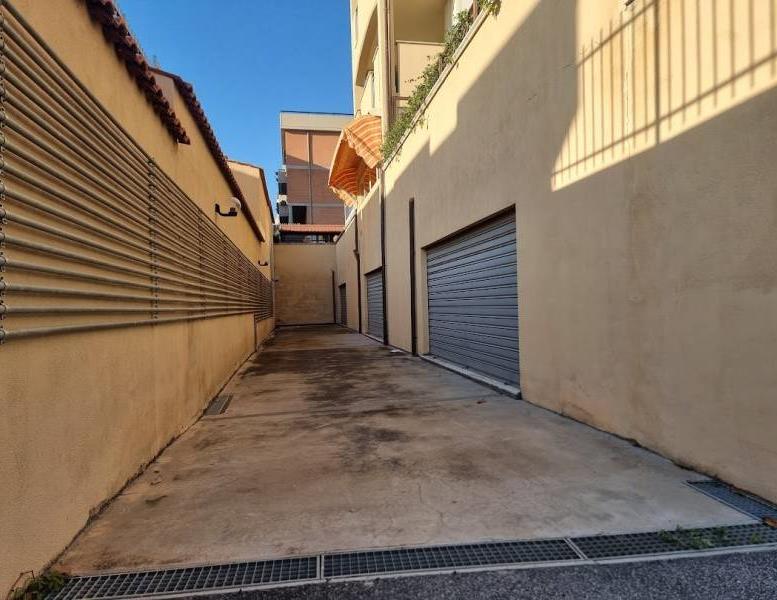 locale commerciale in vendita a Santa Marinella