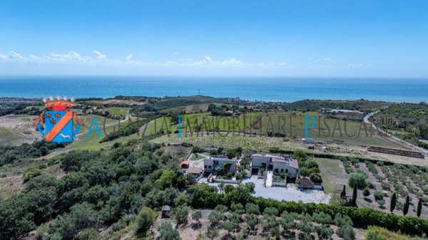 casa indipendente in vendita a Santa Marinella