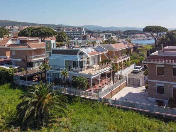 casa indipendente in vendita a Santa Marinella