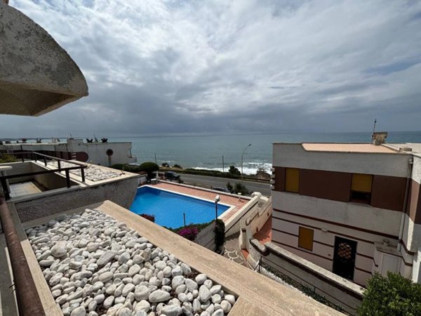 casa indipendente in vendita a Santa Marinella