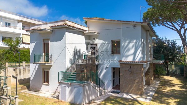 casa indipendente in vendita a Santa Marinella