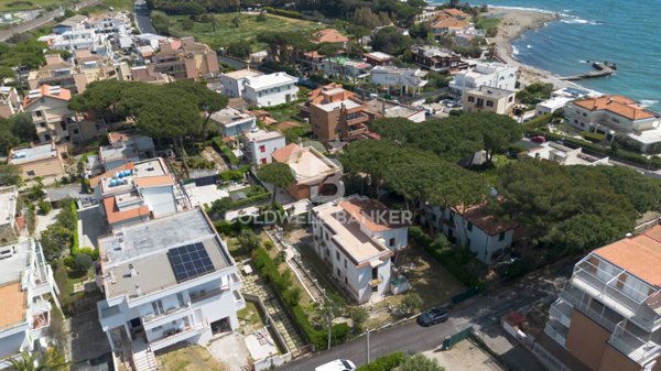 casa indipendente in vendita a Santa Marinella