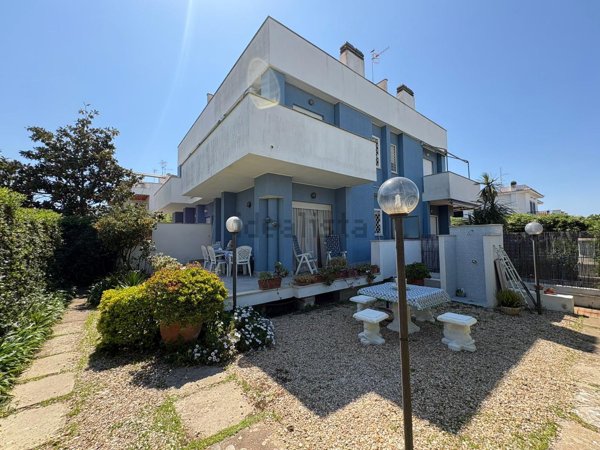 casa indipendente in vendita a Santa Marinella