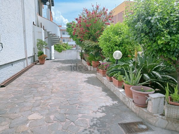 casa indipendente in vendita a Santa Marinella