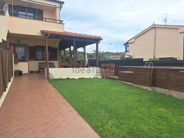 casa indipendente in vendita a Santa Marinella