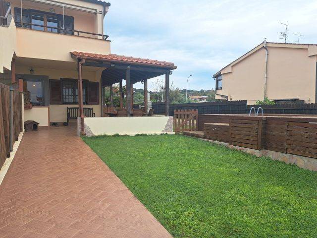 casa indipendente in vendita a Santa Marinella