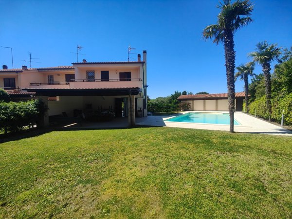 casa indipendente in vendita a Santa Marinella