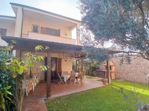 casa indipendente in vendita a Santa Marinella