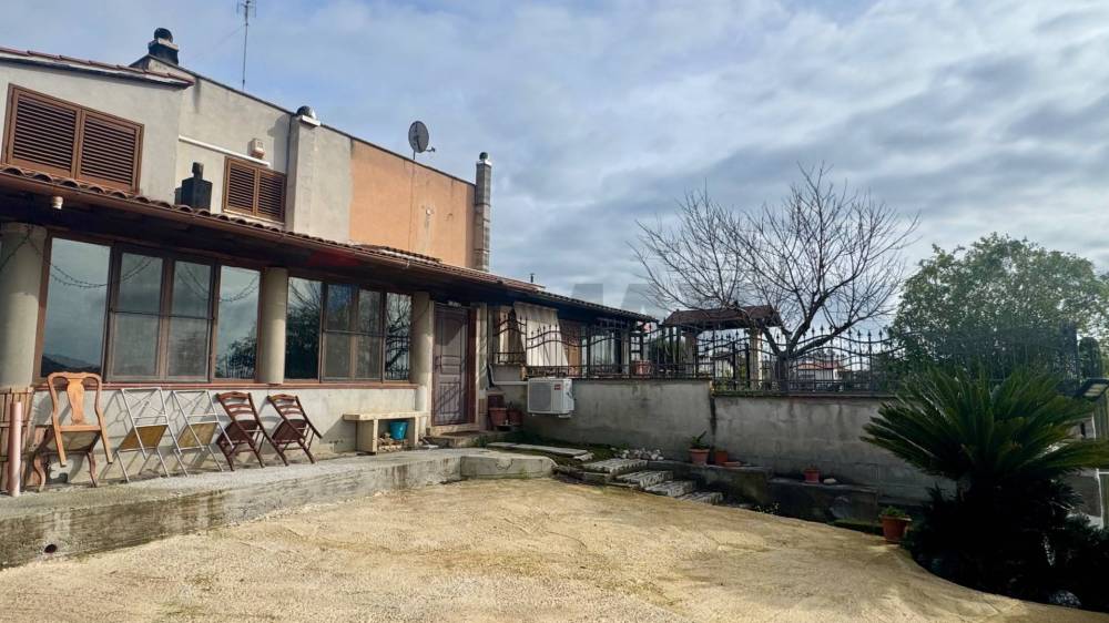 casa indipendente in vendita a Santa Marinella