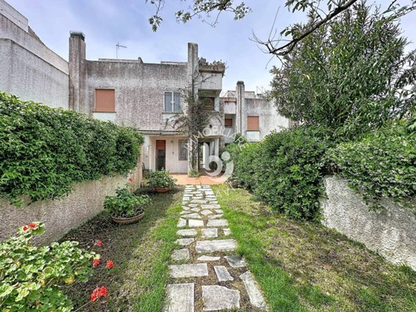 casa indipendente in vendita a Santa Marinella