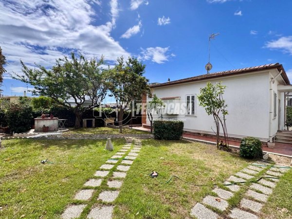 casa indipendente in vendita a Santa Marinella