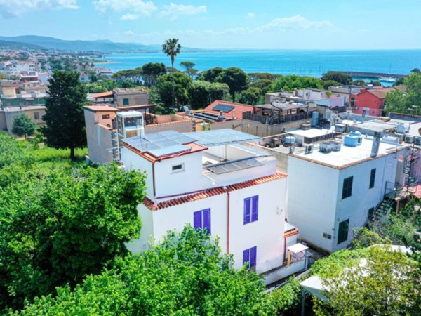 casa indipendente in vendita a Santa Marinella