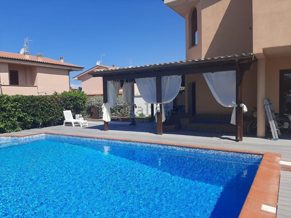 casa indipendente in vendita a Santa Marinella