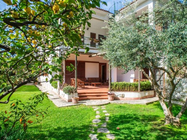 casa indipendente in vendita a Santa Marinella in zona Santa Severa