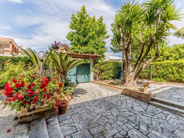 casa indipendente in vendita a Santa Marinella in zona Santa Severa