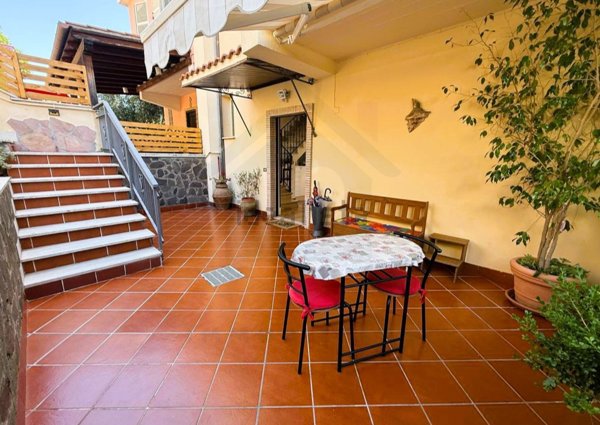 casa indipendente in vendita a Santa Marinella