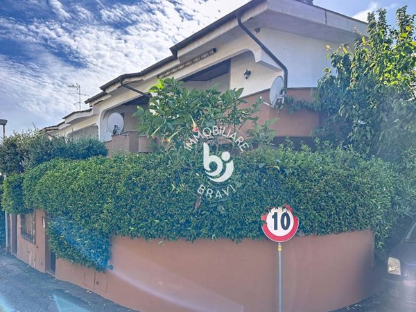 casa indipendente in vendita a Santa Marinella