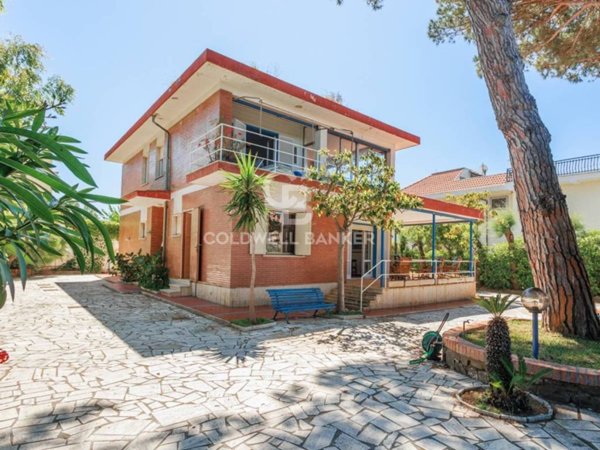 casa indipendente in vendita a Santa Marinella