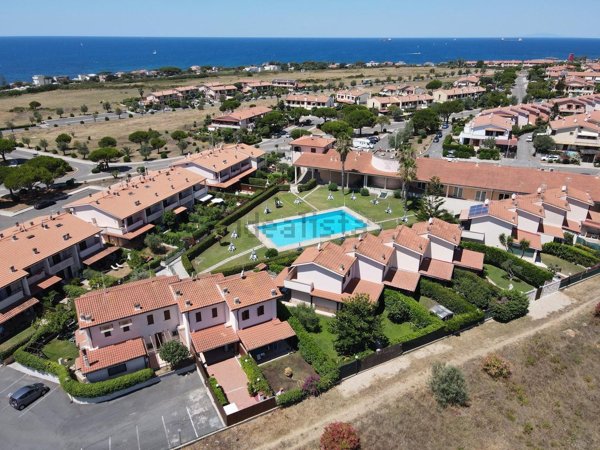 casa indipendente in vendita a Santa Marinella